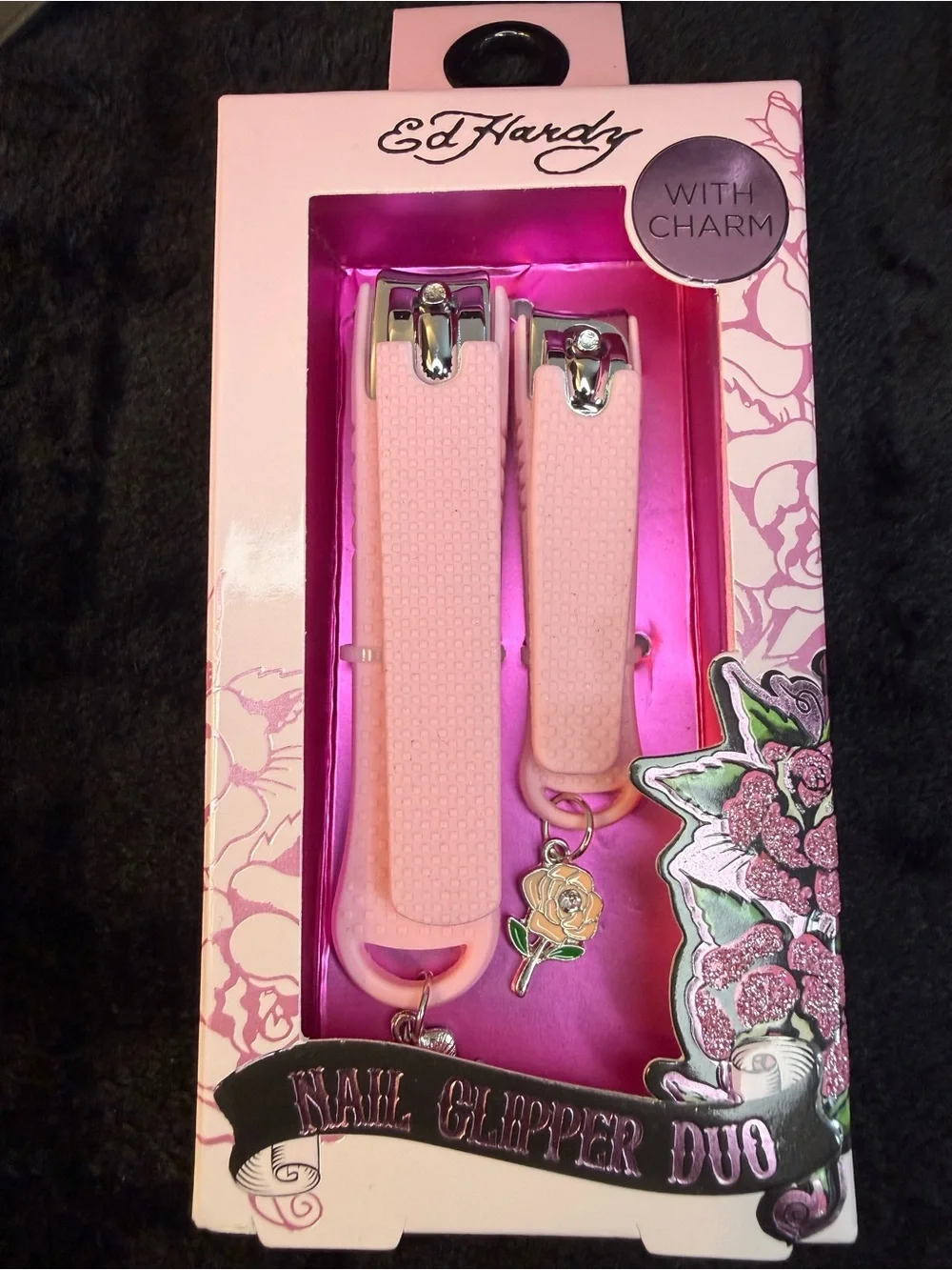 NWT Ed Hardy Y2K 2 Pc Cosmetic Bag with Nail Clippers & 6 Pc Facial Razor.